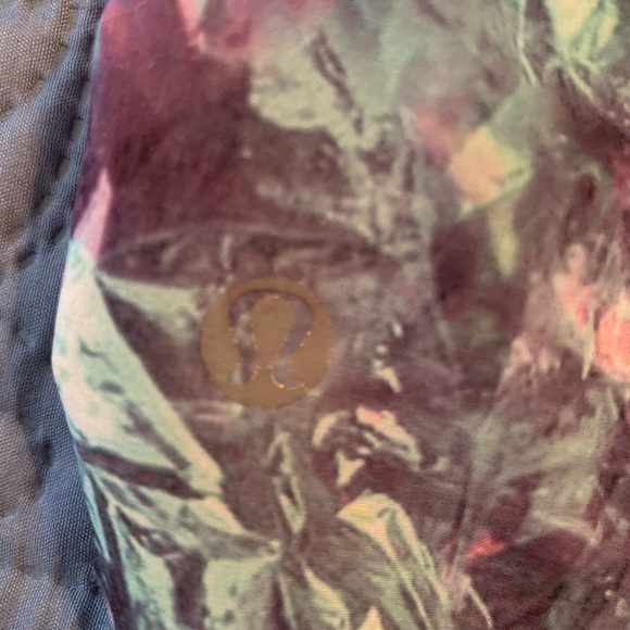 Lululemon Speed Shorts - Picture 5 of 6